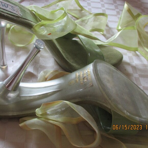 Sexy heels with satin ribbons hugging your leg, light lime green - Picture 4 of 6